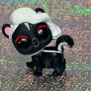 LOL Surprise! Pets Black Stripe SKUNK Figure Eye Spy Series MGA Entertainment